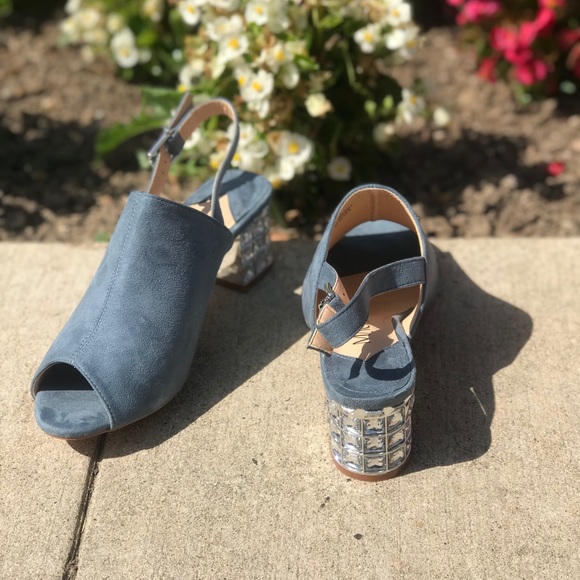 LAST PAIR 5.5 - Picture 3 of 8